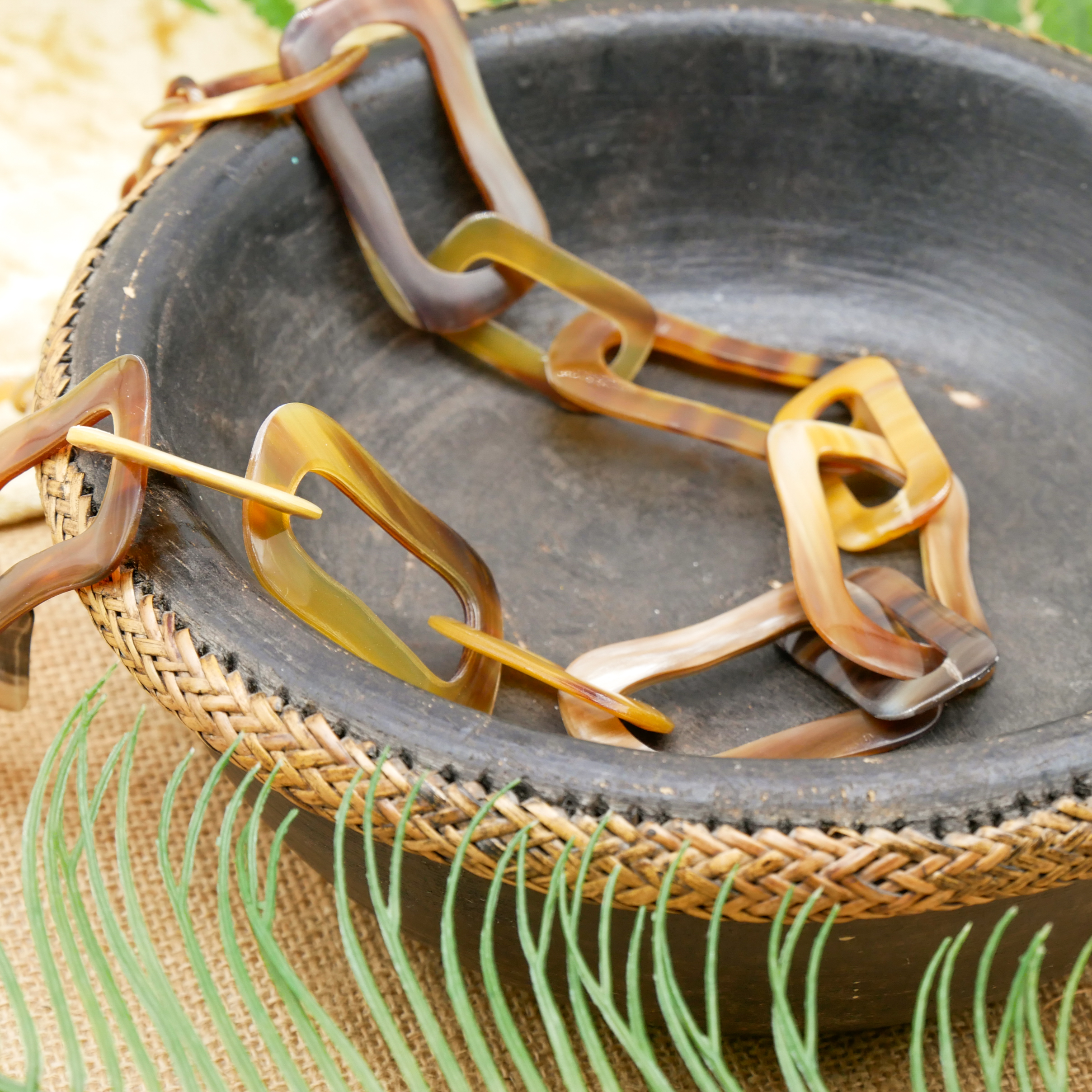 "Craft-Art", unregelmäßige Hornrechtecke braunes afrikanisches Horn ca. 52 cm