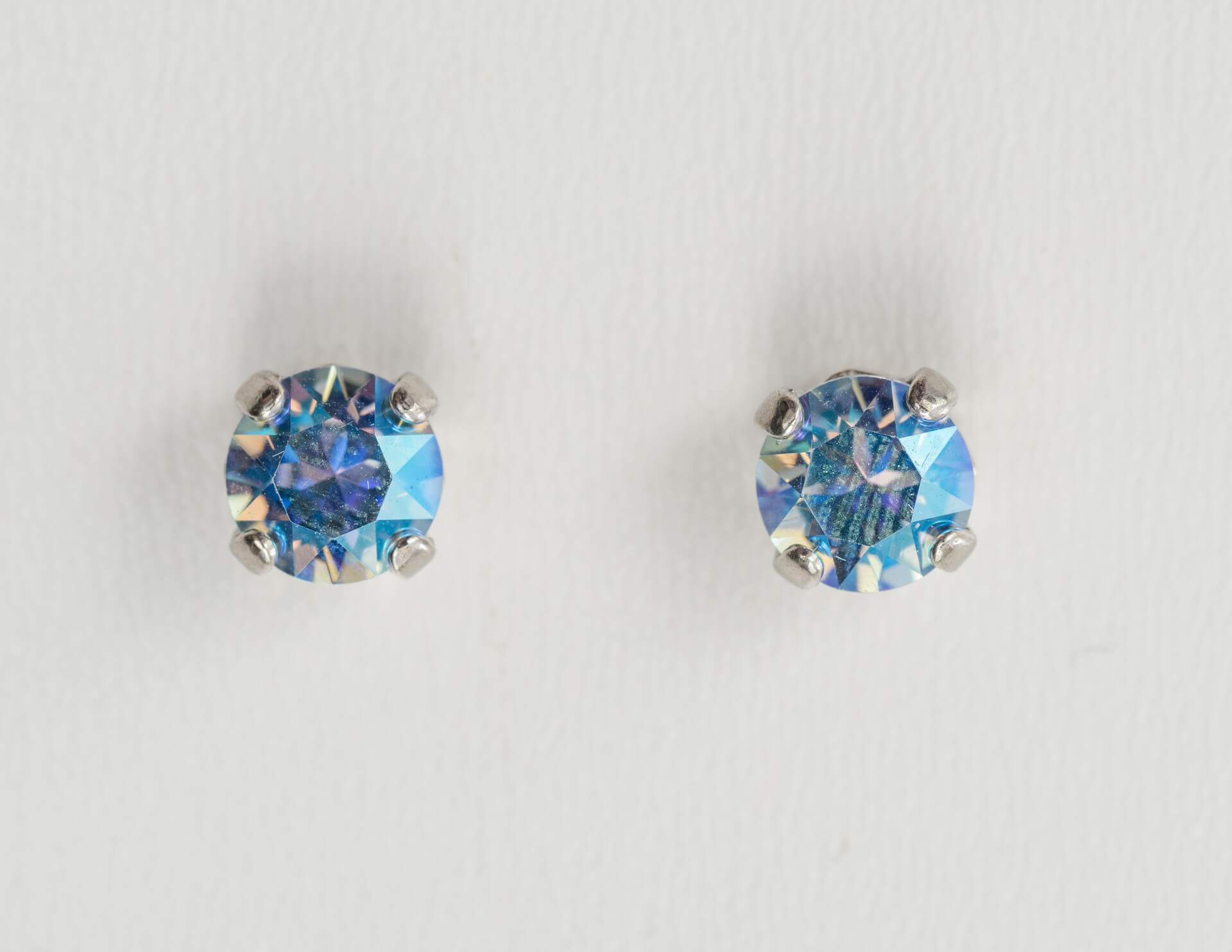 Ohrstecker Kristallglas 6mm, light sapphire shimmer