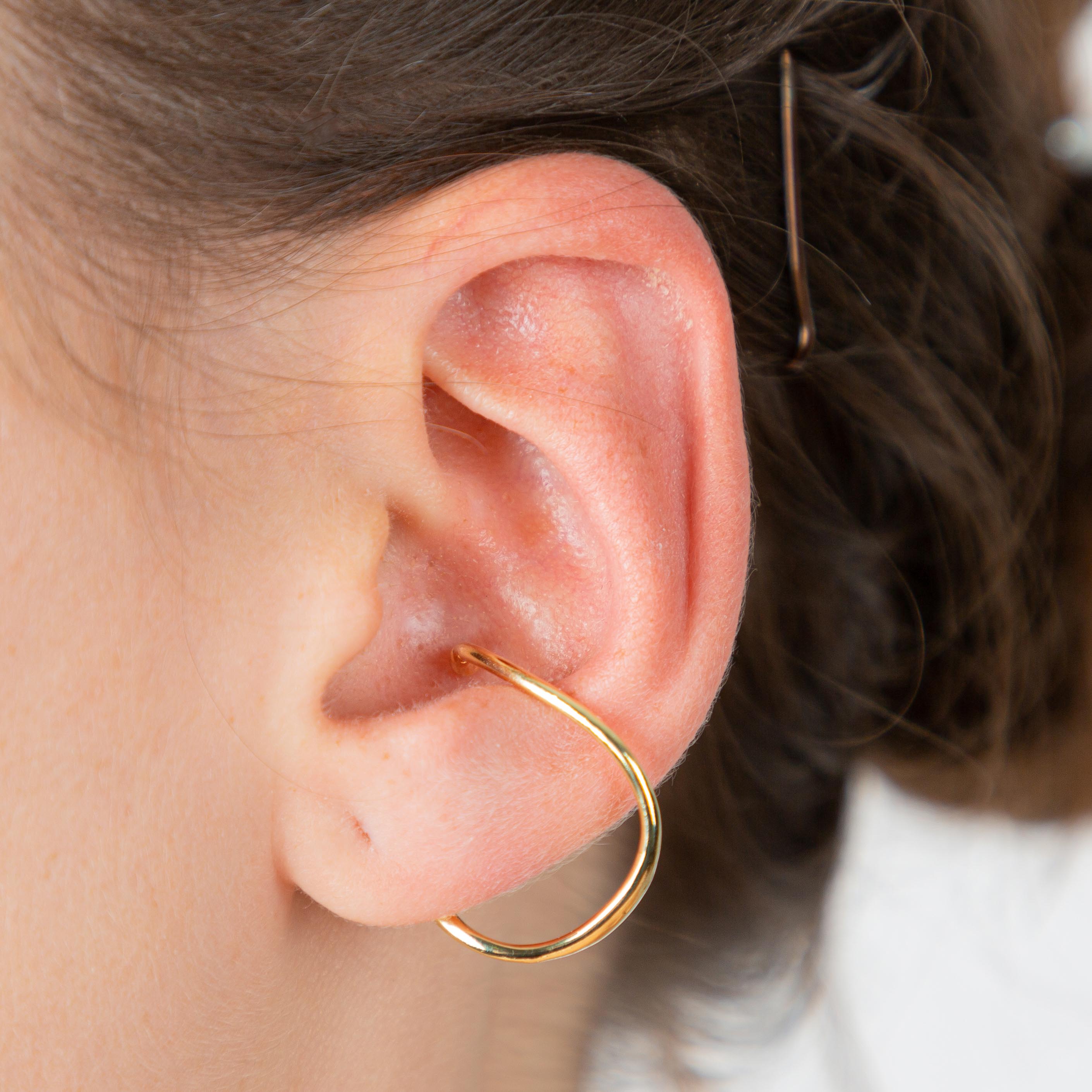 "Fine Filigré"  Earcuff, 20*25 mm massiv und geschwungen, vergoldet