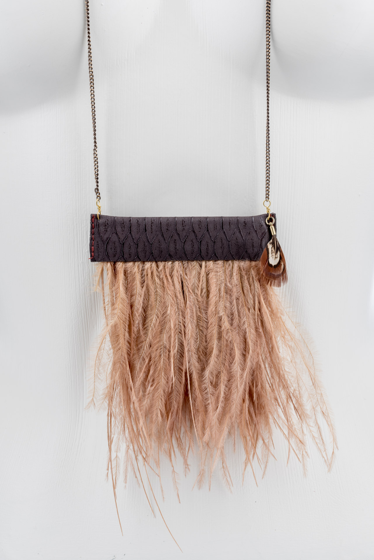 "Boho" lange Kette mit Federn - camel