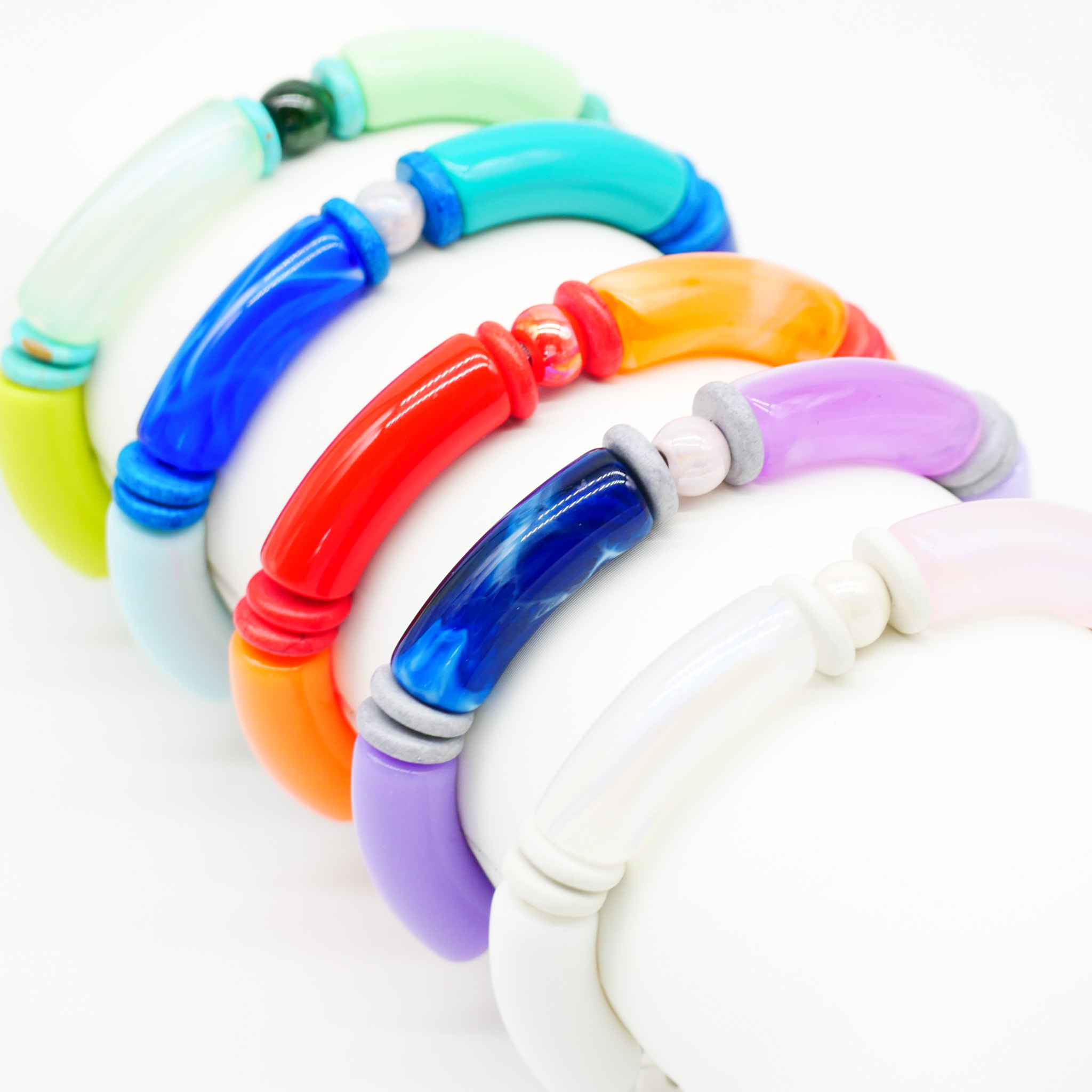 Armband "Tube" auf Gummi, gebogene Kunststoffelemente + Keramik, blau