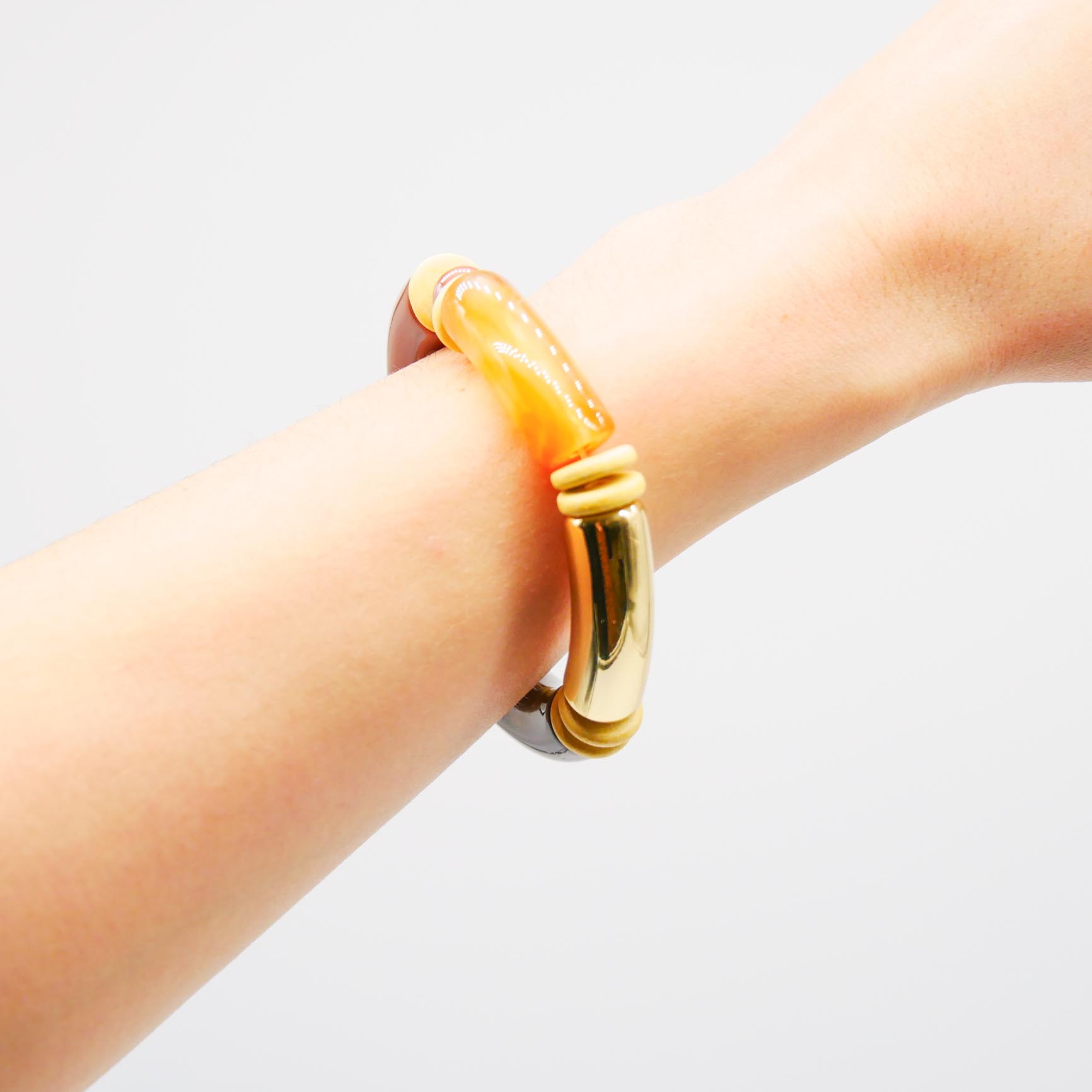 Armband "Tube" auf Gummi, gebogene Kunststoffelemente + Keramik, Erde