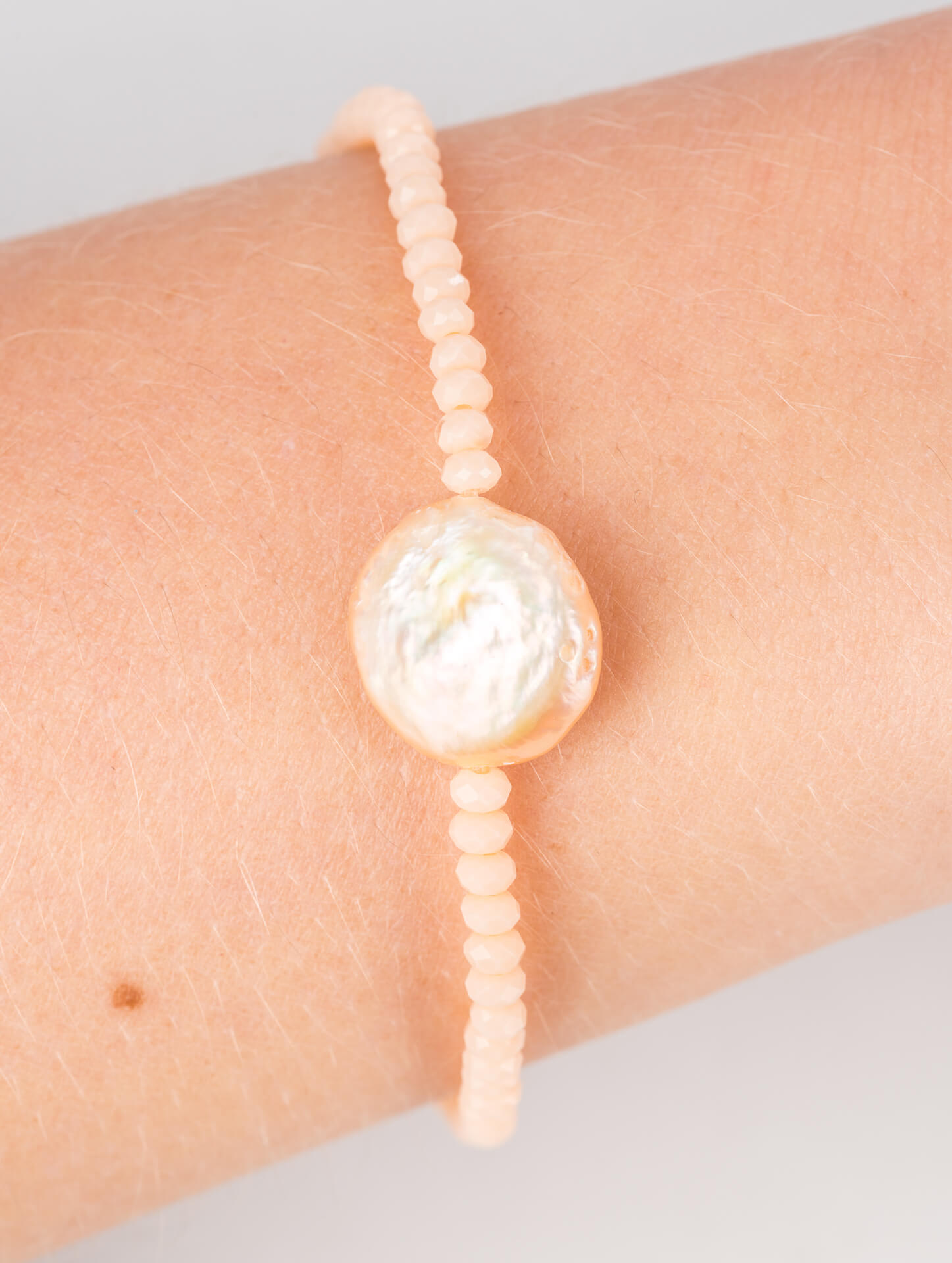 "Freshwater Pearls" Armband, flache Süßwasserperle, skin