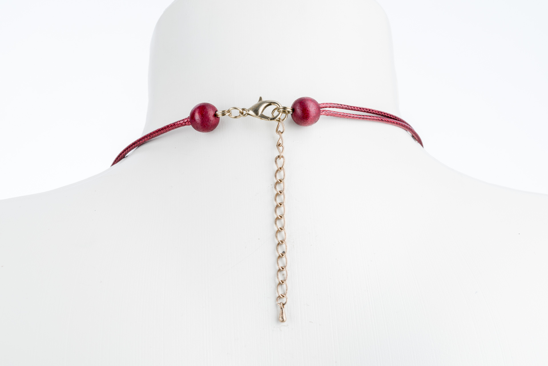 "Boho" kurze Kette mit Federn und Lederfransen - burgundy