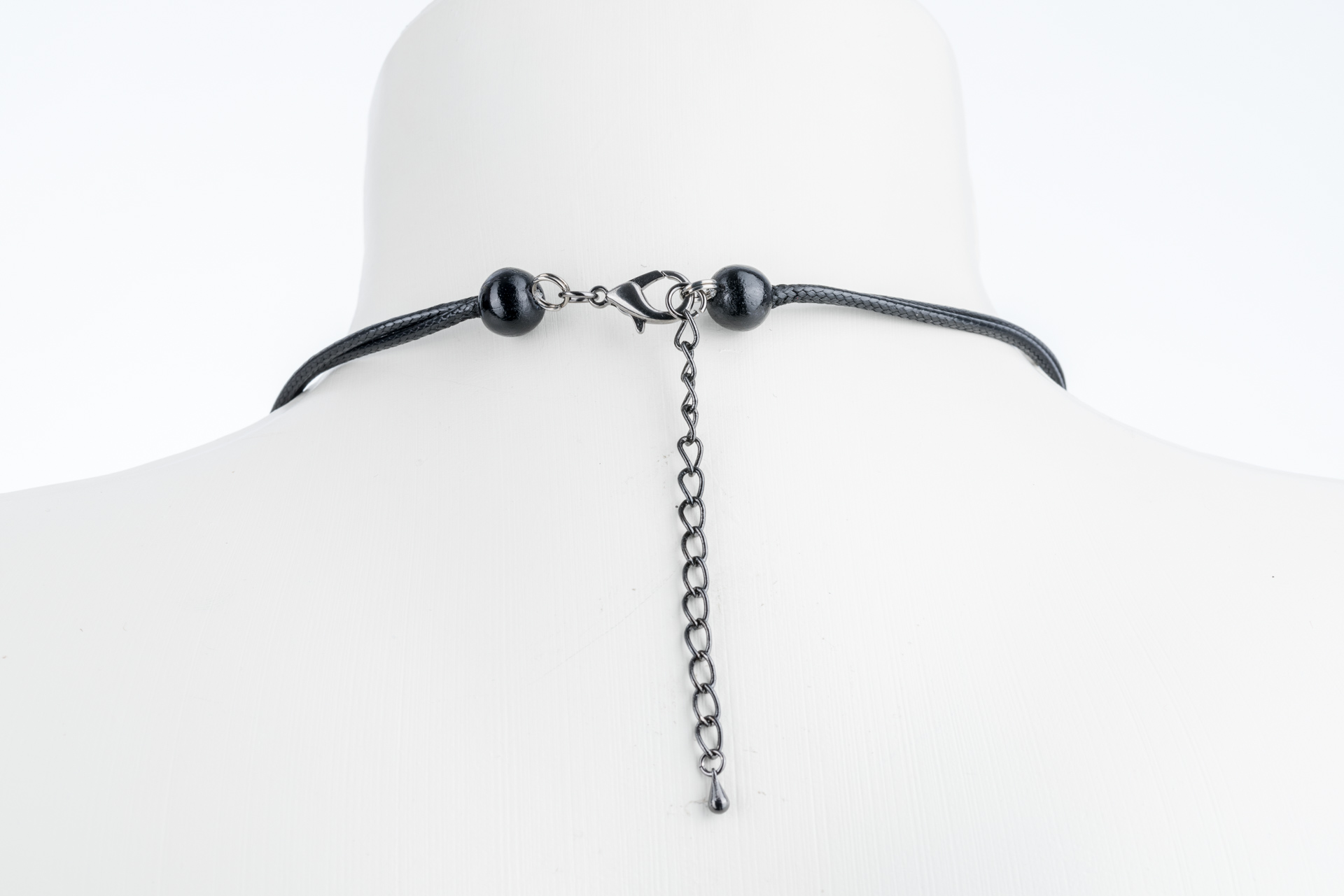 "Boho" kurze Kette mit Federn und Lederfransen - black