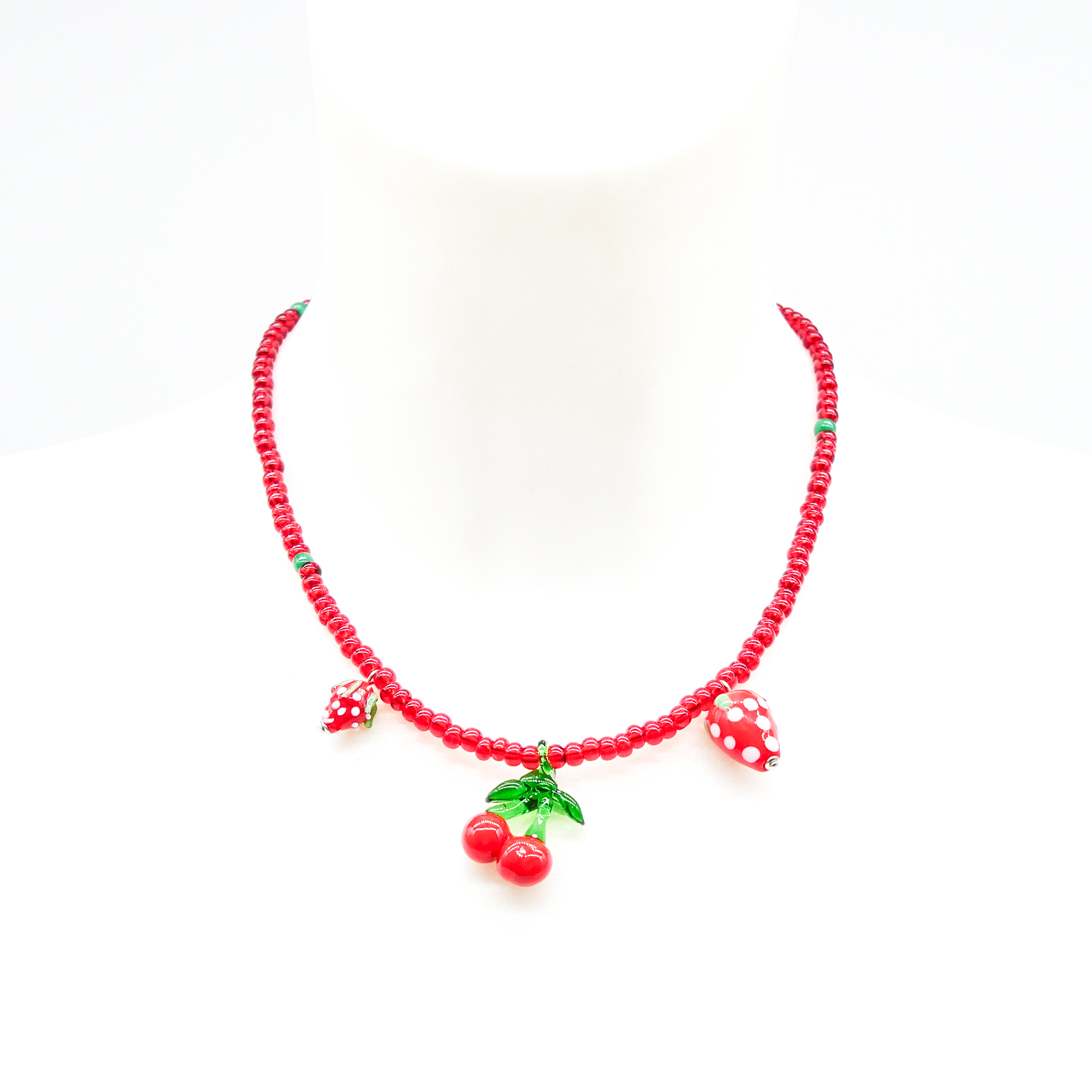 "Summer Feeling", Kette rote Glasperlen mit Anhänger Cherry und Strawberry