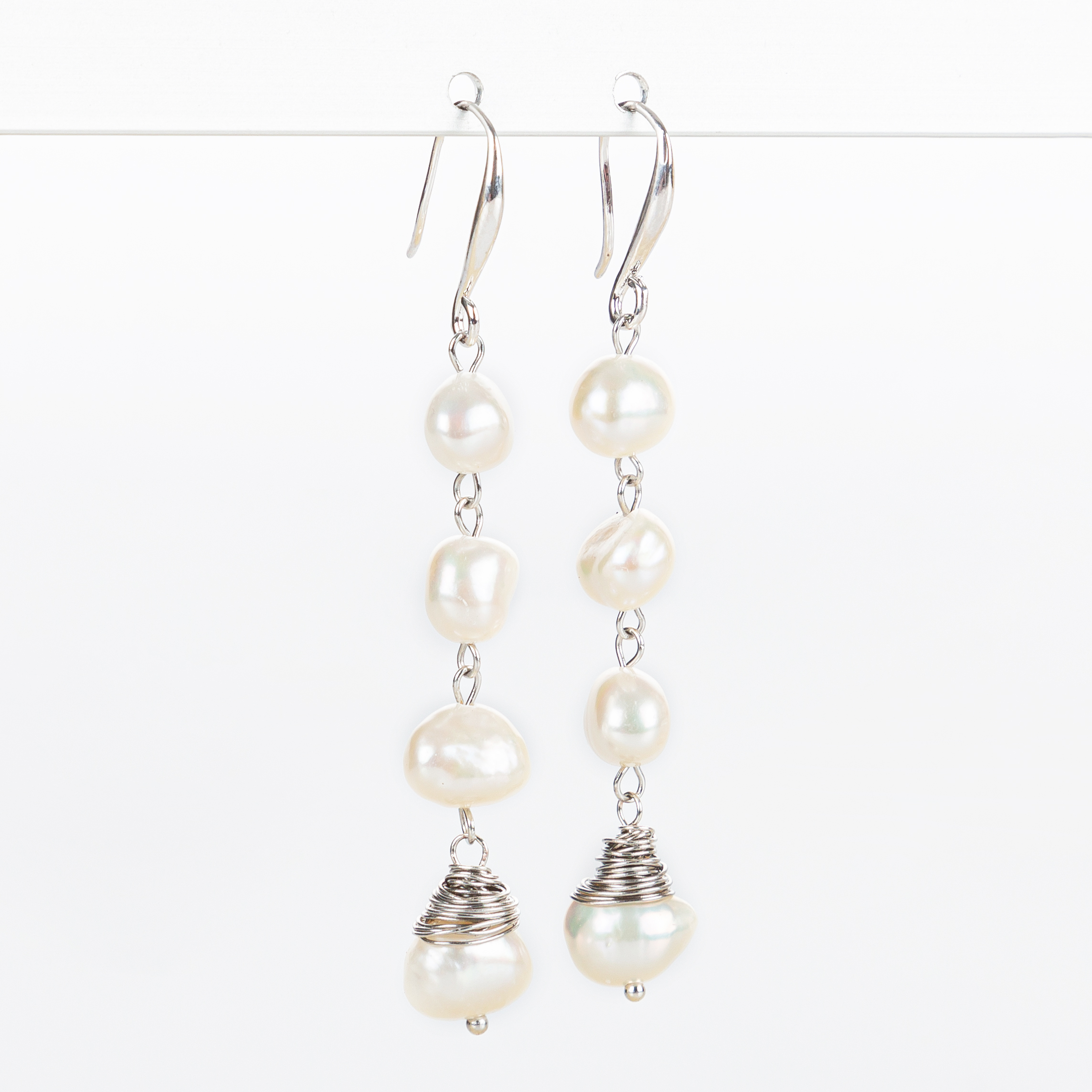 "Freshwater Pearls" Ohrring Hänger mit vier Süßwasserperlen, versilbert