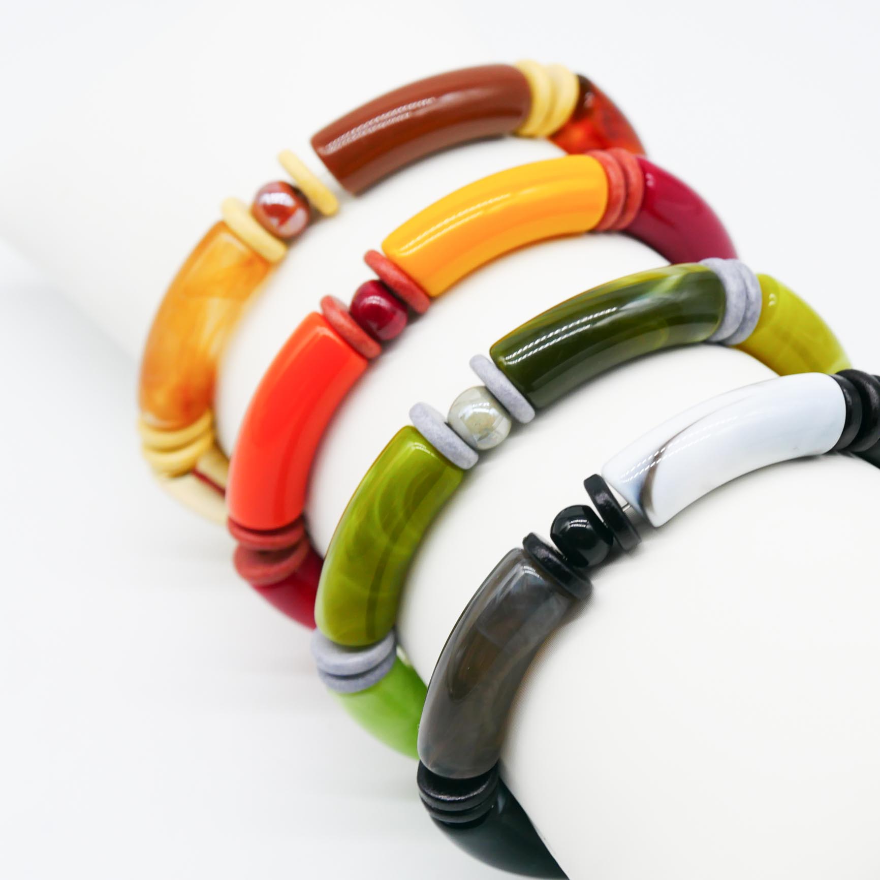 Armband "Tube" auf Gummi, gebogene Kunststoffelemente + Keramik, Erde